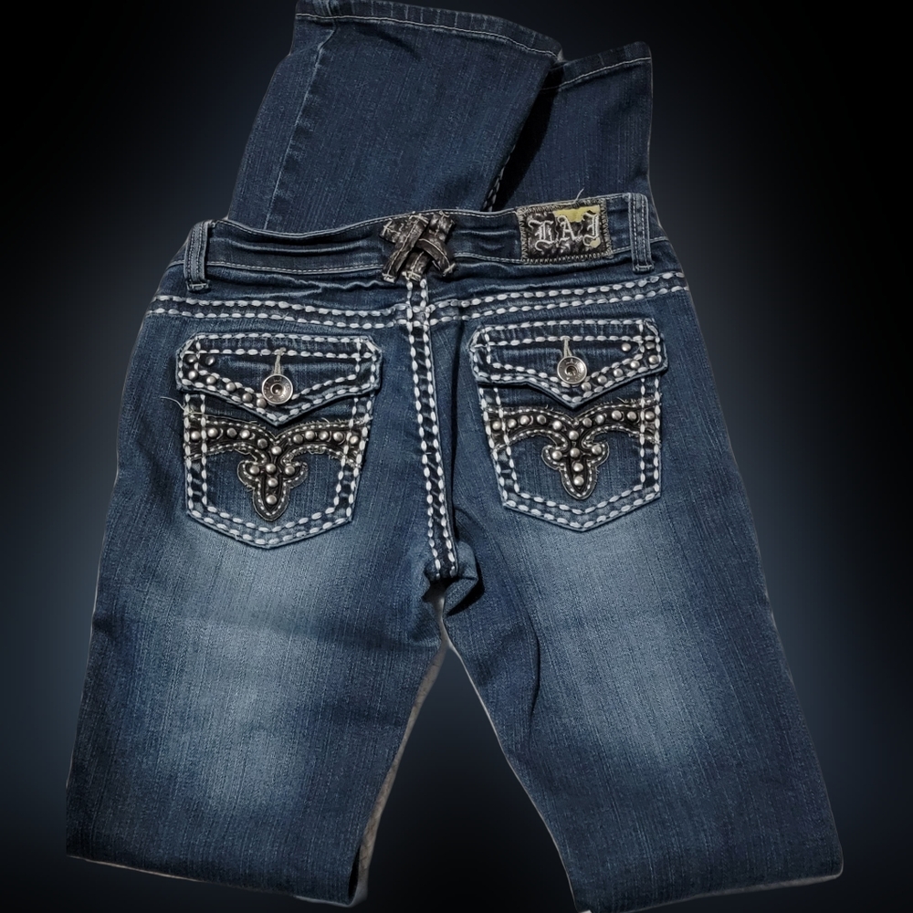 L.A. idol jeans. Straight leg, faux leather and divet details 28×32